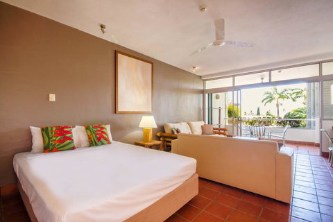 Club Tropical Resort - Official Onsite Reception & Check In - Accommodation Whitsundays 16
