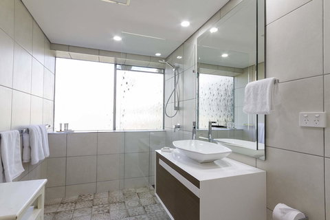 Club Tropical Resort - Official Onsite Reception & Check In - Accommodation Whitsundays 25