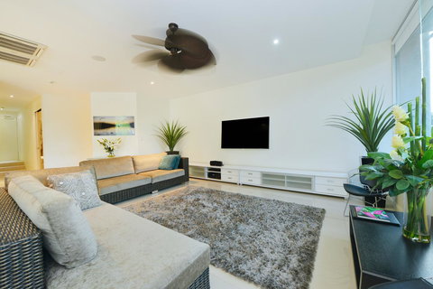 Club Tropical Resort - Official Onsite Reception & Check In - Accommodation Whitsundays 38