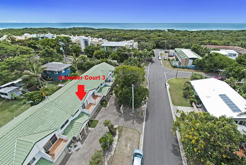 Growder Court 3 - Coolum Beach QLD - Accommodation Whitsundays 1