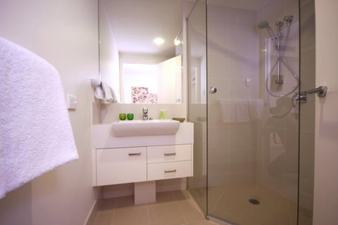 Domain Serviced Apartments - Accommodation Whitsundays 6