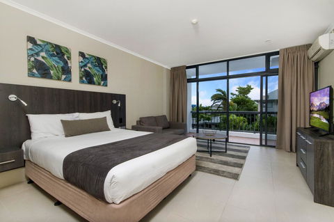 Sunshine Tower Hotel - Accommodation Whitsundays 1