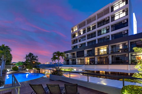 Sunshine Tower Hotel - Accommodation Whitsundays 3