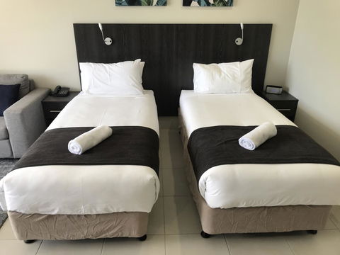 Sunshine Tower Hotel - Accommodation Whitsundays 6