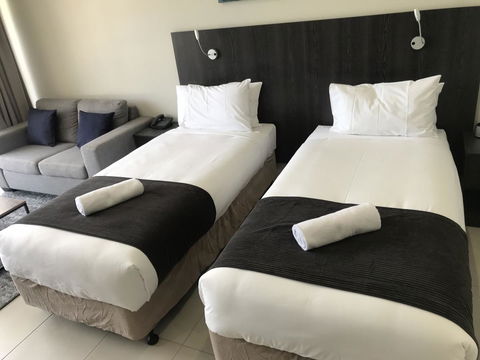 Sunshine Tower Hotel - Accommodation Whitsundays 10