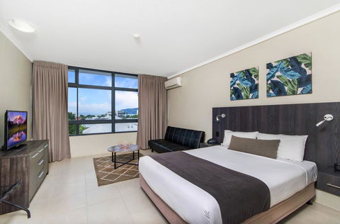 Sunshine Tower Hotel - Accommodation Whitsundays 5