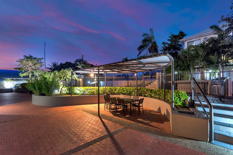 Sunshine Tower Hotel - Accommodation Whitsundays 15