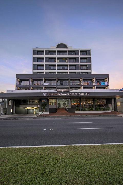 Sunshine Tower Hotel - Accommodation Whitsundays 11