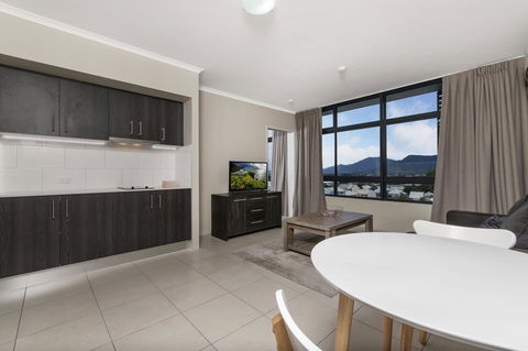 Sunshine Tower Hotel - Accommodation Whitsundays 20