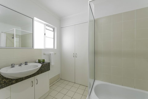 Tropical Nites Holiday Townhouses - Accommodation Whitsundays 16