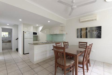 Tropical Nites Holiday Townhouses - Accommodation Whitsundays 26