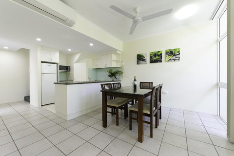 Tropical Nites Holiday Townhouses - Accommodation Whitsundays 14