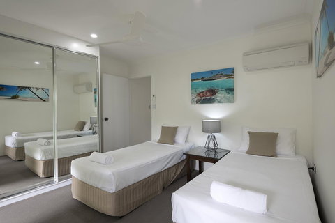 Tropical Nites Holiday Townhouses - Accommodation Whitsundays 12