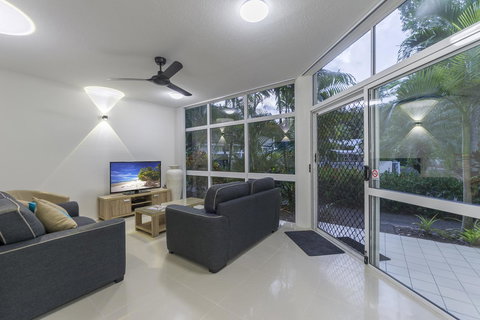 Tropical Nites Holiday Townhouses - Accommodation Whitsundays 18