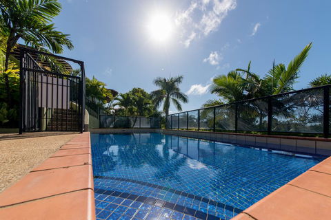 Paradise Penthouse At Waves - Airlie Beach - Accommodation Whitsundays 2