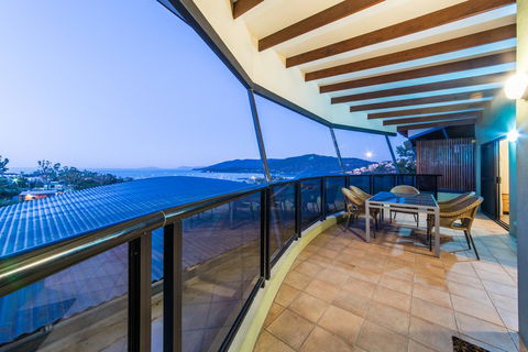 Paradise Penthouse At Waves - Airlie Beach - Accommodation Whitsundays 24