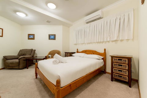 Paradise Penthouse At Waves - Airlie Beach - Accommodation Whitsundays 14