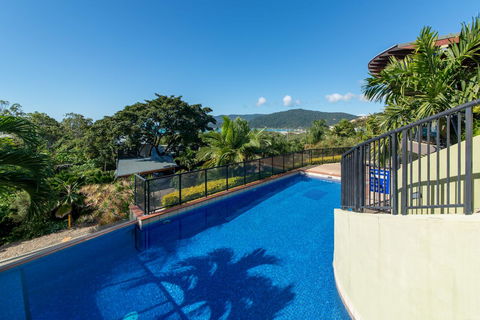 Paradise Penthouse At Waves - Airlie Beach - Accommodation Whitsundays 0