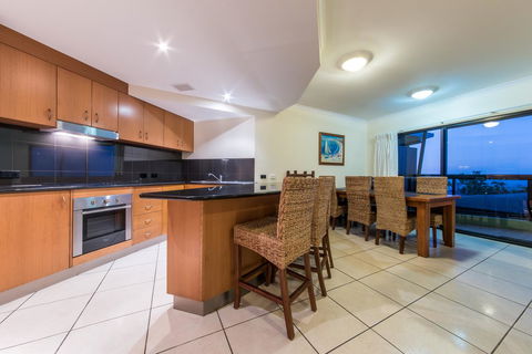 Paradise Penthouse At Waves - Airlie Beach - Accommodation Whitsundays 4