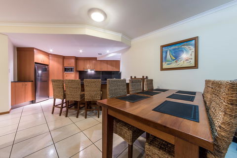 Paradise Penthouse At Waves - Airlie Beach - Accommodation Whitsundays 5