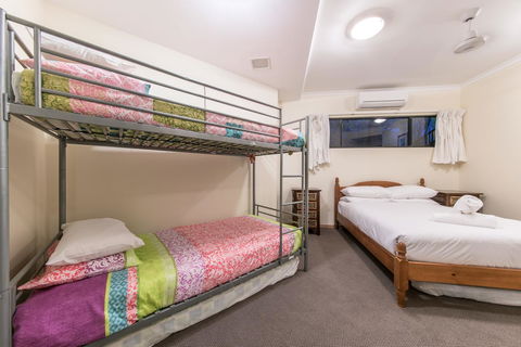 Paradise Penthouse At Waves - Airlie Beach - Accommodation Whitsundays 17