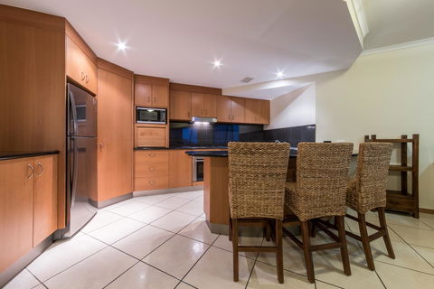Paradise Penthouse At Waves - Airlie Beach - Accommodation Whitsundays 6