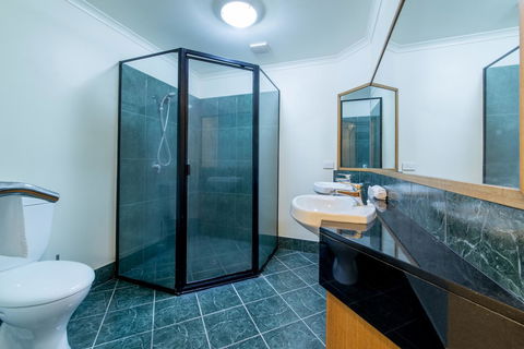 Paradise Penthouse At Waves - Airlie Beach - Accommodation Whitsundays 20