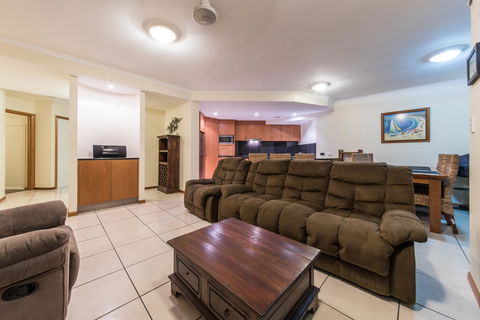 Paradise Penthouse At Waves - Airlie Beach - Accommodation Whitsundays 7