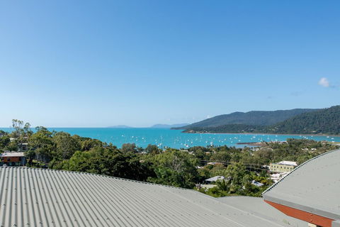 Paradise Penthouse At Waves - Airlie Beach - Accommodation Whitsundays 31