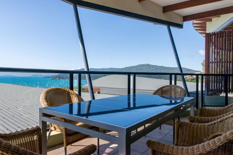 Paradise Penthouse At Waves - Airlie Beach - Accommodation Whitsundays 25