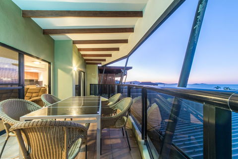 Paradise Penthouse At Waves - Airlie Beach - Accommodation Whitsundays 28