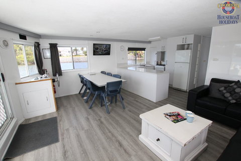 Coomera Houseboats - Accommodation Whitsundays 8