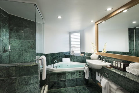 Sofitel Gold Coast Broadbeach - Accommodation Whitsundays 4