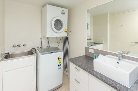 Miami Beachside Holiday Apartments - Accommodation Whitsundays 23