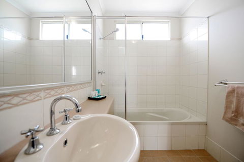 Wavecrest Village & Tourist Park - Accommodation Whitsundays 3