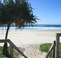 WAVES 203 ON CURRUMBIN - Accommodation Whitsundays