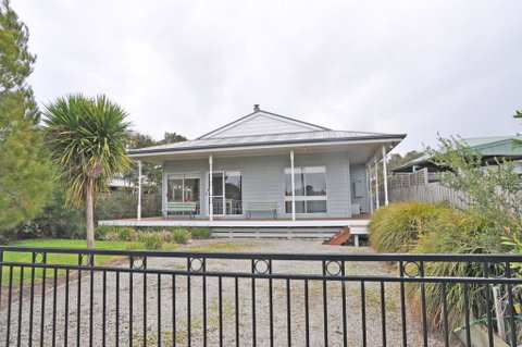 WELCOME BREAK - PET FRIENDLY - Accommodation Whitsundays 0