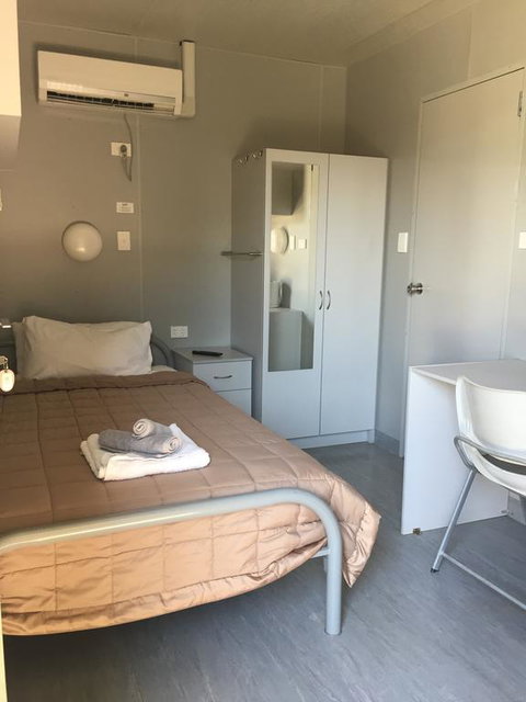 Wellshot Hotel - Accommodation Whitsundays 1