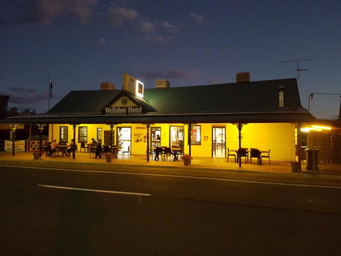 Wellshot Hotel - Accommodation Whitsundays 2
