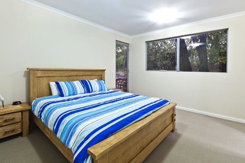 Whatmans Beach House - Accommodation Whitsundays 2