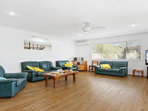 Whispering Waves - Relaxing Beach House - Accommodation Whitsundays 1