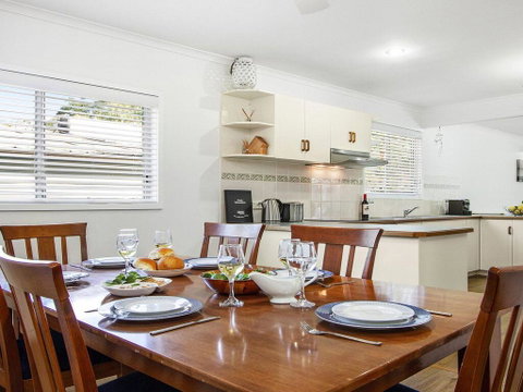 Whispering Waves - Relaxing Beach House - Accommodation Whitsundays 3