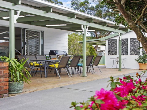 Whispering Waves - Relaxing Beach House - Accommodation Whitsundays 0
