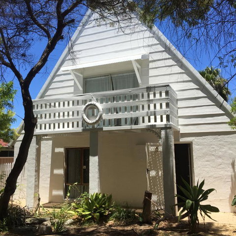 White Cottage - Accommodation Whitsundays 3