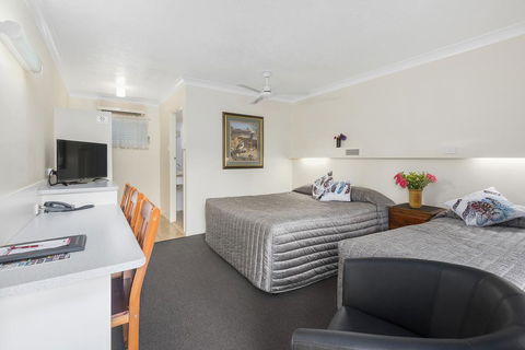 Whiteoaks Motel & Lodges - Accommodation Whitsundays 2