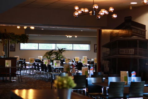 Windsor Castle Hotel - Accommodation Whitsundays 2