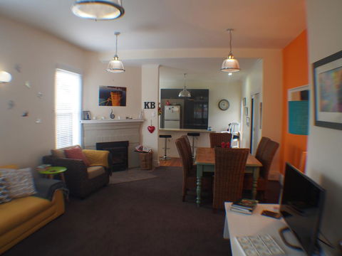 Windsor Cottage - Accommodation Whitsundays 2