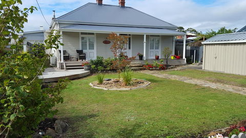 Windsor Cottage - Accommodation Whitsundays 1