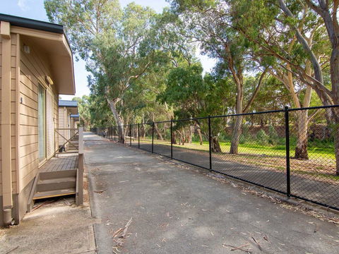 Windsor Gardens Caravan Park - Accommodation Whitsundays 2