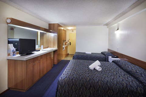 Windsor Lodge - Accommodation Whitsundays 2